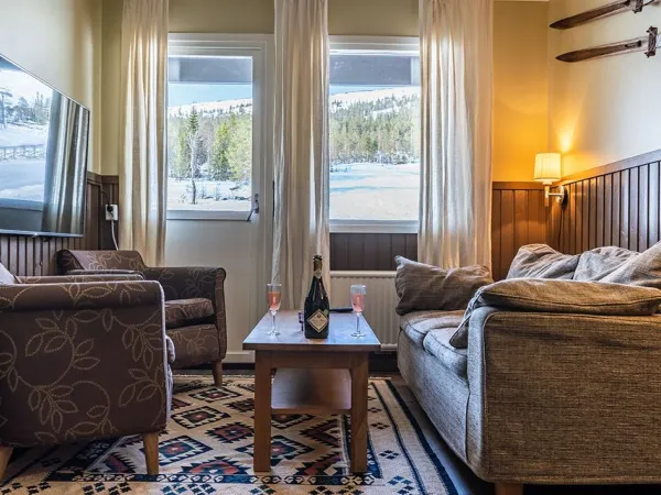 Stöten Mitt de Luxe, 4+2 bäddar M552, Mot backen