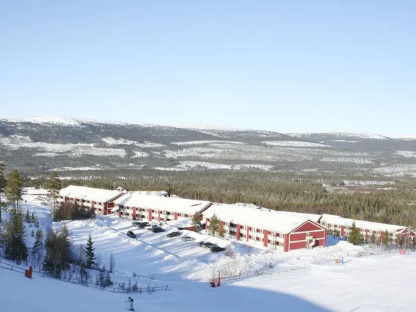 Stöten Mitt de Luxe, 4+2 bäddar M550, Mot backen